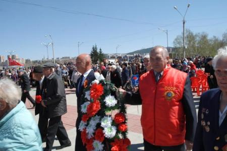 В День Победы читинские коммунисты возложили цветы и  венок к Вечному Огню
