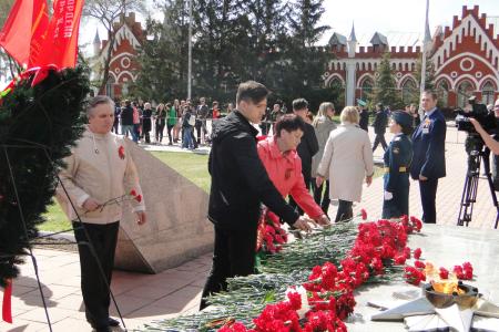 Делегация КПРФ в Благовещенске приняла участие в возложении накануне Дня Победы