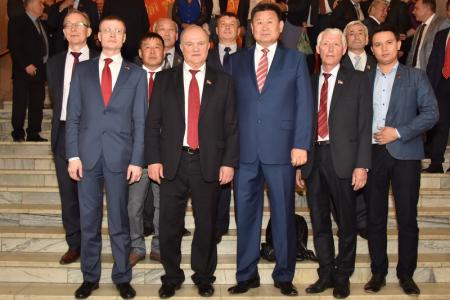 В Москве открылся XVII съезд КПРФ
