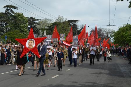 Севастопольские коммунисты праздничным шествием отметили День Победы