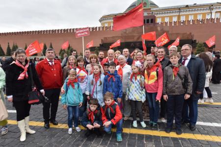 "Взвейтесь кострами синие ночи". Концерт в Колонном зале Дома Союзов, посвященный 95-летию пионерии
