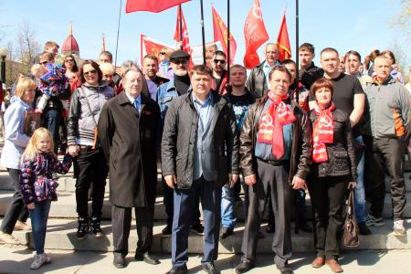 Состоялся пикет челябинских коммунистов «Великая победа неотделима от Октября 1917»