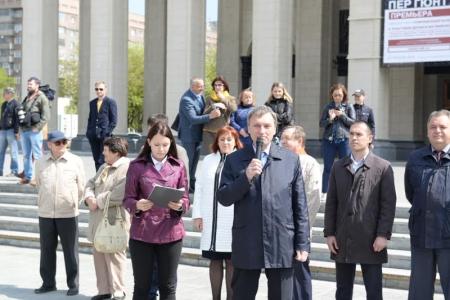 «Ярче гори, наш галстук пионерский!»: 450 новосибирских школьников вступили в ряды пионеров