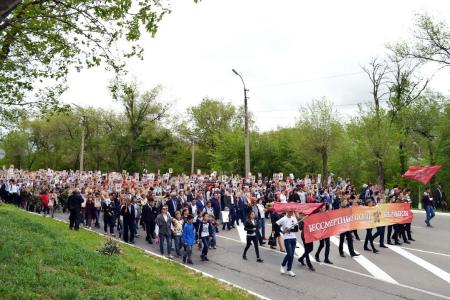 Коммунисты Калмыкии возложили цветы к Вечному огню