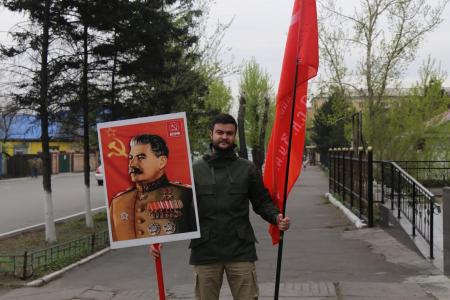 Тувинские коммунисты и комсомольцы в первых рядах «бессмертного полка»
