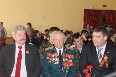 В преддверии 9 мая школьники Пскова поблагодарили ветеранов за Великую Победу