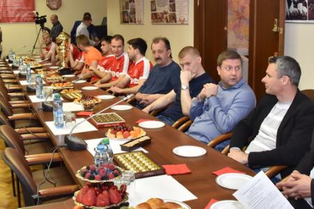 «Честь и слава чемпионам!». Г.А. Зюганов провел в Госдуме торжественный прием спортсменов молодежной команды КПРФ по мини-футболу