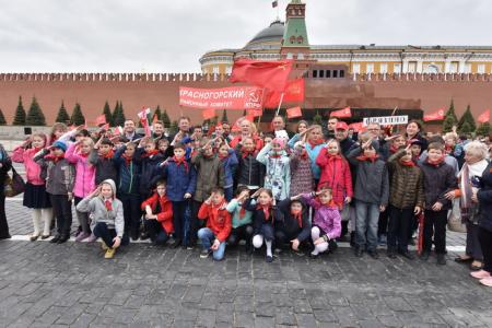 "Взвейтесь кострами синие ночи". Концерт в Колонном зале Дома Союзов, посвященный 95-летию пионерии