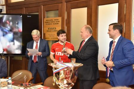 «Честь и слава чемпионам!». Г.А. Зюганов провел в Госдуме торжественный прием спортсменов молодежной команды КПРФ по мини-футболу