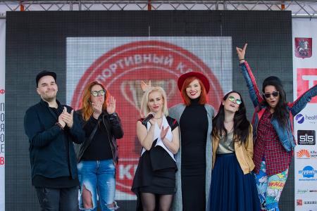 Москва. Заплыв на открытой воде спортклуба КПРФ собрал почти 1000 участников