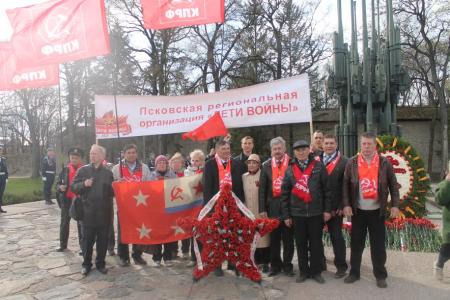 Псковское областное отделение КПРФ приняло участие в митинге у Могилы Неизвестного солдата
