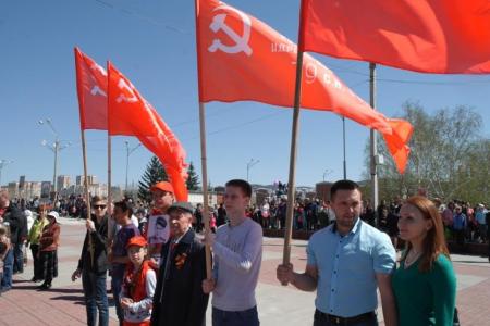 В День Победы читинские коммунисты возложили цветы и  венок к Вечному Огню