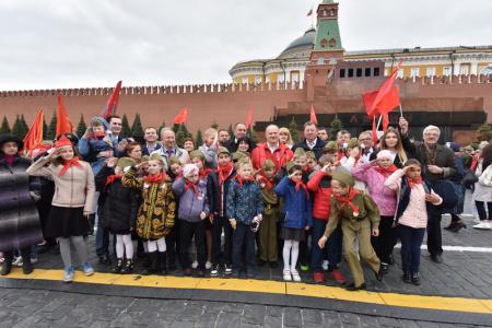 "Взвейтесь кострами синие ночи". Концерт в Колонном зале Дома Союзов, посвященный 95-летию пионерии