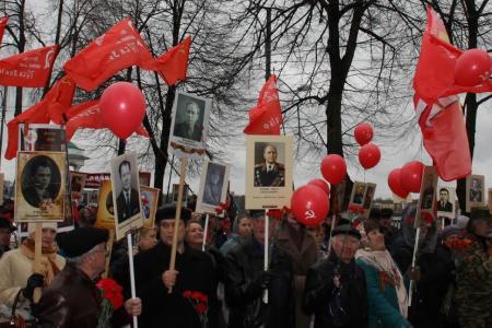 Ярославль встретил День Победы под Красными знамёнами