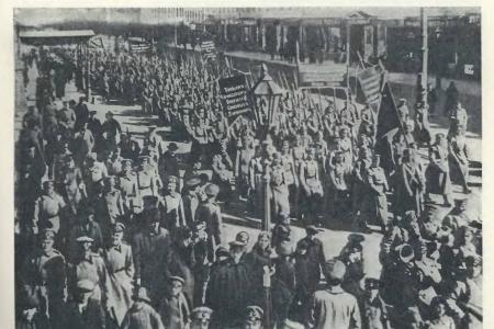 Проект KPRF.RU "Хроника революции". 3 мая 1917 года: В Петрограде проходят выступления против "Ноты Милюкова", экстренное заседание ЦК РСДРП(б) принимает резолюцию Ленина по вопросу о политическом кризисе