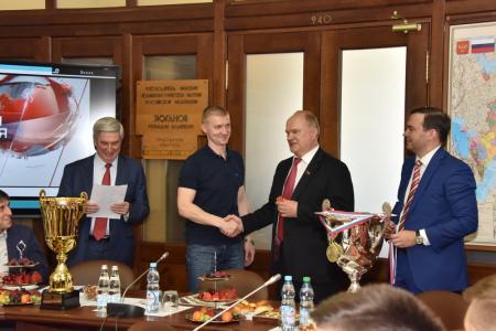 «Честь и слава чемпионам!». Г.А. Зюганов провел в Госдуме торжественный прием спортсменов молодежной команды КПРФ по мини-футболу