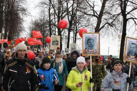 Ярославль встретил День Победы под Красными знамёнами
