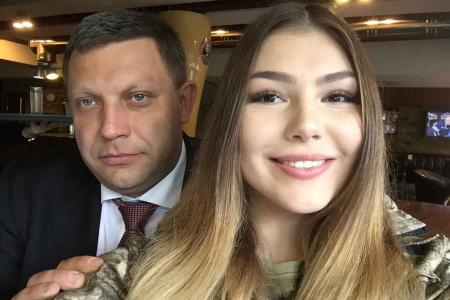 Глава ДНР Александр Захарченко наградил комсомолку Марьяну Наумову орденом "За заслуги перед республикой"
