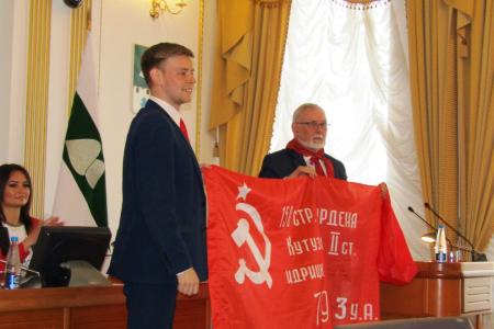Руководитель фракции КПРФ Курганской областной Думы В.А.Кислицын принял участие в юбилейном заседании молодежного парламента