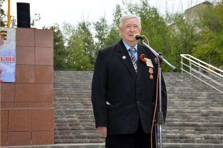 Коммунисты Калмыкии возложили цветы к Вечному огню