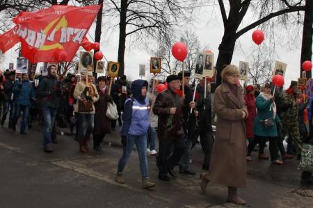 Ярославль встретил День Победы под Красными знамёнами