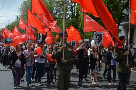 Севастопольские коммунисты праздничным шествием отметили День Победы