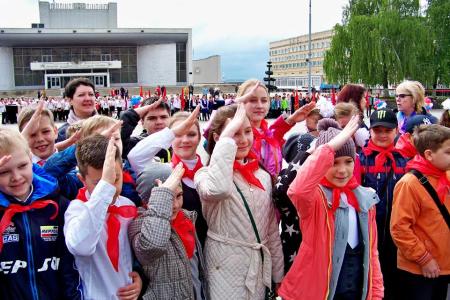 19 мая в Орле приняли в пионеры 500 школьников