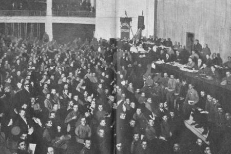 Проект KPRF.RU "Хроника революции". 26 мая 1917 года: Установлено наказание за нападение на винные склады, Петроградский Совет заслушал отчеты министров-социалистов