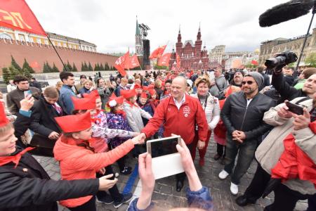 "Взвейтесь кострами синие ночи". Концерт в Колонном зале Дома Союзов, посвященный 95-летию пионерии
