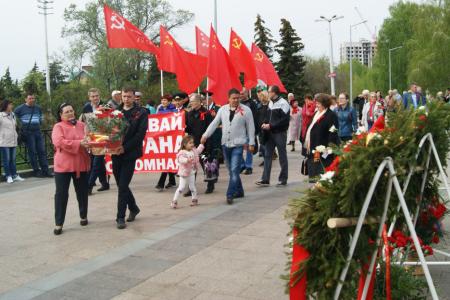 Ульяновские коммунисты возложили цветы к Вечному огню в честь Дня Победы