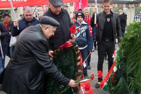 Казанские коммунисты возложили венок и цветы к Вечному огню