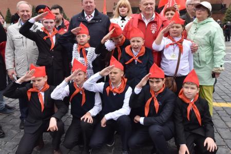 "Взвейтесь кострами синие ночи". Концерт в Колонном зале Дома Союзов, посвященный 95-летию пионерии
