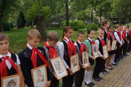 Краснодарский край. В Белореченске ряды юных пионеров пополнили ровно сто девчонок и мальчишек