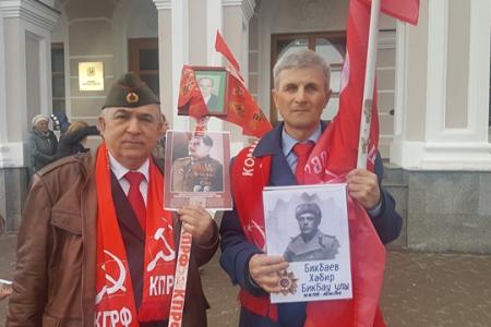 Казанские коммунисты приняли участие в шествии «Бессмертный полк»