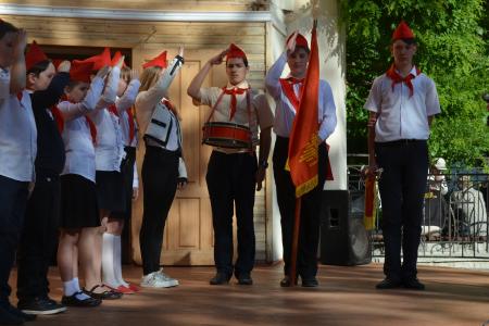 В Севастополе отметили День пионерии праздничным концертом