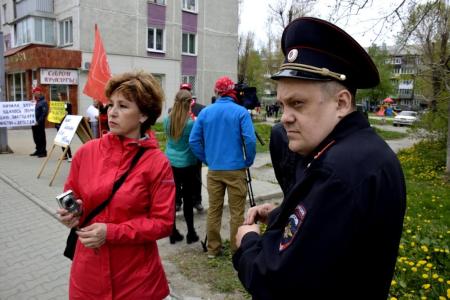 На Сахалине прошли пикеты КПРФ в защиту интересов женщин и многодетных семей