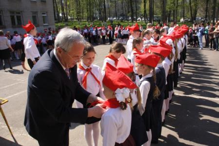 В школах Ярославля ширятся ряды пионеров