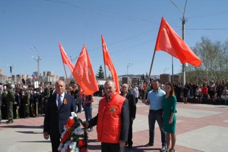 В День Победы читинские коммунисты возложили цветы и  венок к Вечному Огню
