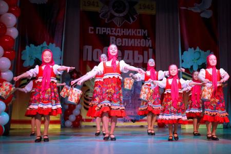Золотое сердце Бурятии — 2017. Лидер коммунистов республики Вячеслав Мархаев приветствовал участников юбилейного концерта