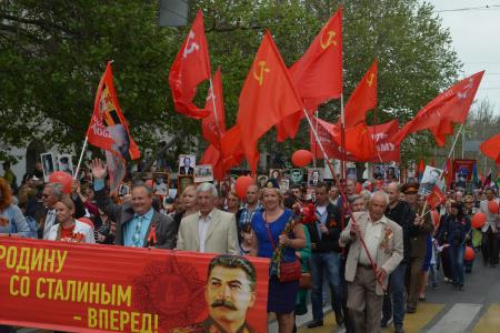 Севастопольские коммунисты праздничным шествием отметили День Победы