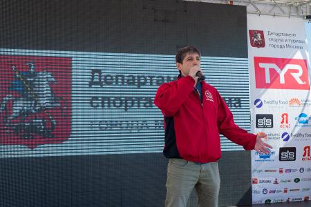 Москва. Заплыв на открытой воде спортклуба КПРФ собрал почти 1000 участников