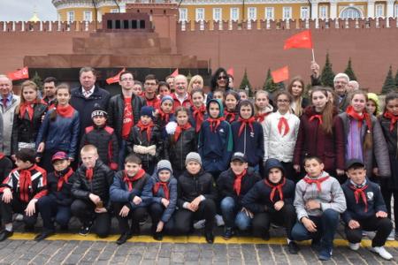 "Взвейтесь кострами синие ночи". Концерт в Колонном зале Дома Союзов, посвященный 95-летию пионерии