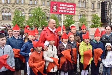 "Взвейтесь кострами синие ночи". Концерт в Колонном зале Дома Союзов, посвященный 95-летию пионерии