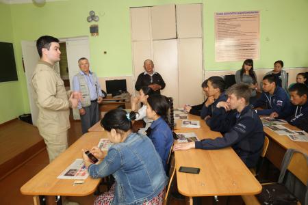 Тувинские коммунисты встретились со студентами Ак-Довурака