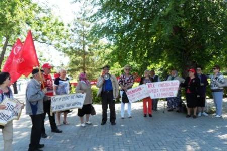 Ставропольский край. Ипатовские коммунисты вывели жителей на митинг против повышения тарифов на услуги ЖКХ
