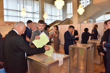 В Москве открылся XVII съезд КПРФ