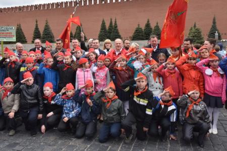 "Взвейтесь кострами синие ночи". Концерт в Колонном зале Дома Союзов, посвященный 95-летию пионерии