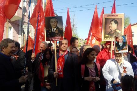Иркутские коммунисты приняли участие в праздничном шествии 9 мая