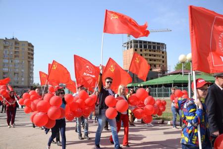 Астраханские коммунисты приняли участие в первомайском митинге профсоюзов