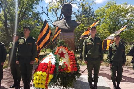 Казбек Тайсаев принял участие в открытии бюста Герою Советского Союза Хаджи-Умару Джиоровичу Мамсурову в Крыму